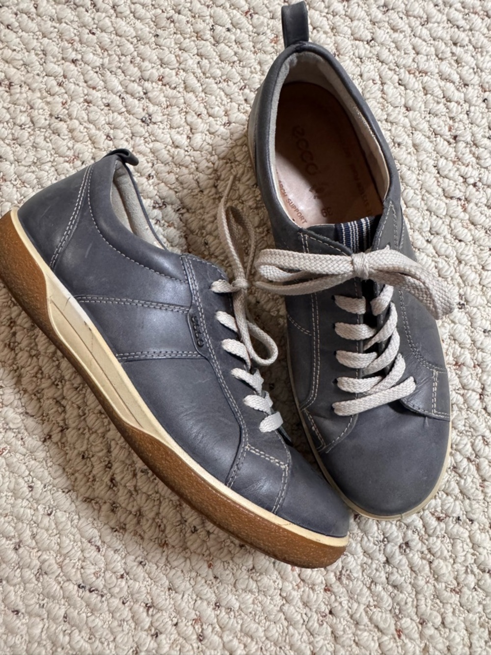 Ecco Marine Blue Women's Leather Lace-Up Sneakers with Cream Laces - Picture 2 of 5